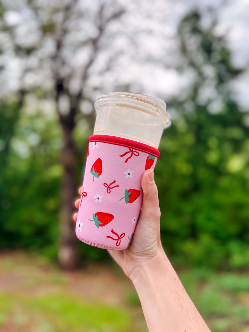 Custodia per caffè freddo, Cup Coozie, Custodia termica per bevande, Regalo accogliente, Regalo per lei, Regalo di accessori, Grazioso accessorio per il caffè immagine 3