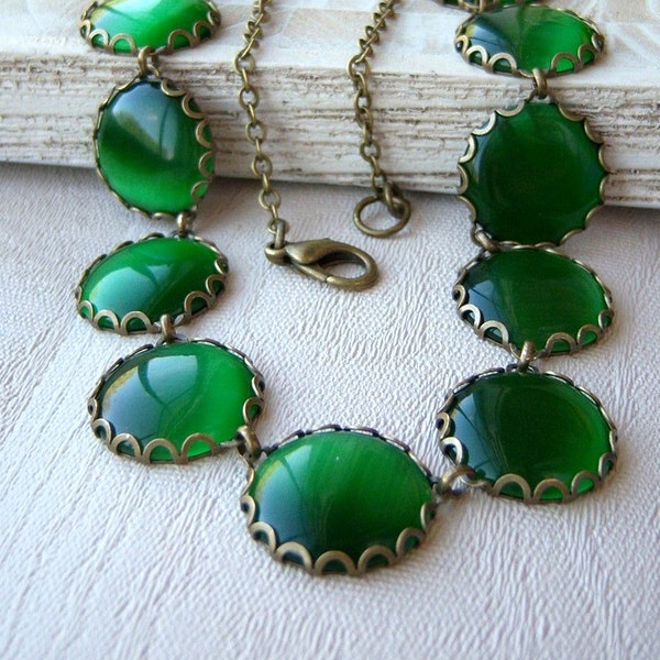 Emerald Green/Gorgeous Statement Necklace/St Patrick's Weddings/Bridesmaid Gift/Holidays Necklace/Retro Necklace/March Weddings