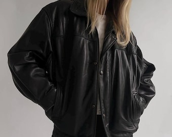 Zwart klassiek puur leren bomberjack, oversized schapenleren jack met rechte schouders en patroon, leren damesjack