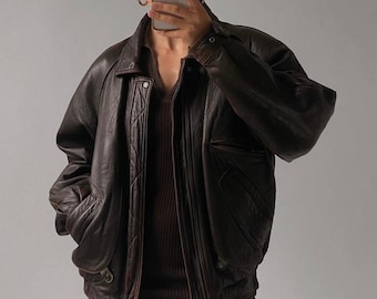 Dames echt chocoladebruin leren bomberjack, recht schapenleren jack. Klassiek zacht natuurlijk leren damesjack