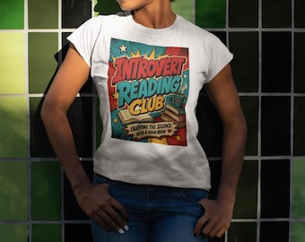 Camiseta del Club de los Introvertidos: Lectura en Soledad / Camiseta con Pila de Libros
