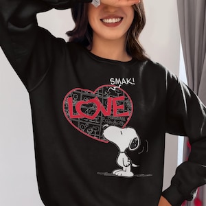Peanuts Snoopy Comic Love Smak Official Sweatshirt Retro Snoopy Pullover Vintage Cartoon Sweater Cute Dog Lover Gift