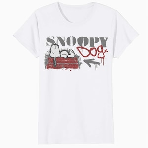 Peanuts Graffiti Snoopy Dog House Women&#39;s Skinny Fit T-Shirt | 90s Urban Stencil Art Tee | Cool Snoopy Woodstock Gift | Retro Cartoon Shirt