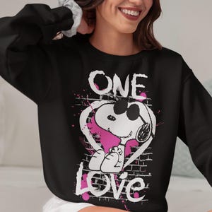 Sudadera oficial con gráfico de Snoopy y Peanuts, One Love, jersey retro de Snoopy, regalo para fans de Peanuts, camiseta de cómic vintage, jersey de amor lindo