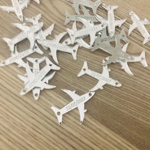 DIY Flugzeug Plexi Charms für Passport Einladungen, personalisierte Flugzeug Charms für Hochzeitseinladungen, Geschenkanhänger und Basteln
