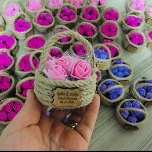 Hochzeitsgeschenk Blumen Jutekorb, personalisierter Hochzeitskorb, Hochzeitsblumengeschenke, Hochzeit Dankeschön Geschenk, Jutekorb Blumengeschenke
