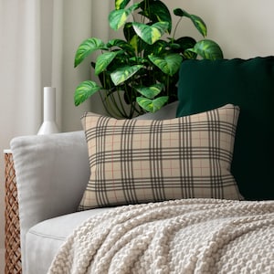 Stylish Plaid Lumbar Pillow, Cozy Home Decor Decorative Cushion Modern Couch Accessory Gift for Homeowners, Soft Throw Pillow