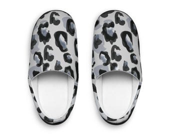Leopard Print Flannel Slippers – Cozy Women’s Loungewear Shoes – Soft Fuzzy Indoor House Slippers – Warm Animal Print Gift for Her