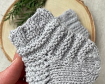 Baby Socks Knitting Pattern PDF – Ribbed Newborn Socks – Easy Beginner Pattern – Baby Shower Gift – Instant Download - Gentle Touch