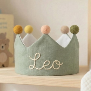 Corona de cumpleaños de lino personalizada para niños: nombre bordado a mano, gorro neutro para fiesta de primer cumpleaños, recuerdo familiar.