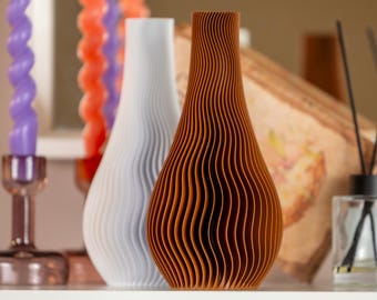 Vertikal vågformad modern designvas