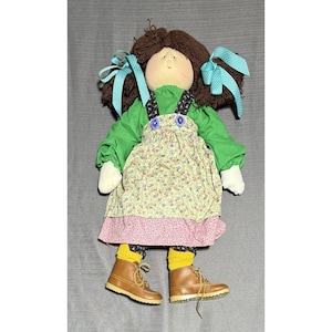 Gretchen Wilson&#39;s Little Souls Doll 1998 &quot;Zoe&quot; Signed