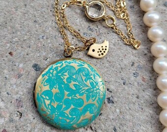 Green Patina Vintage style Medallion Locket Necklace,Valentine’s Day gift,Bird,Floral,Hand Patina,Secret Message Locket,brass,Antique style