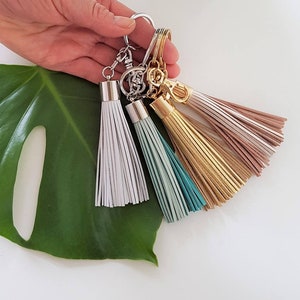 Lederen kwast sleutelhanger, Valentijnsdag cadeau voor haar, kwast sleutelhanger, metalen accessoire, lederen sleutelhanger, roze gouden kwast sleutelhanger, tas accessoire