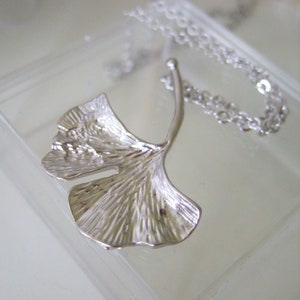 Ginkgo Necklace,Unique Gifts,Ginkgo biloba,Holiday Gift,Ginkgo Leaf Necklace,Silver Ginkgo,Garden gift women,gifts for sisters
