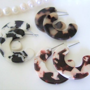 Gray Tortoise Earrings Hoops,Grey earring,20mm,Hoop earring,Small Acetate Hoops,Tortoise shell Earring,Circle,acrylic hoops,Gift to Her