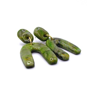 Boucles d'oreilles oryginalne i eklatées, hipoalergiczne i légères. Fabriquées à la main en petites quantités avec de l'argile polimere.