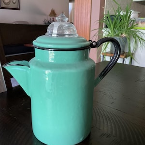 cafetière vintage en émail vert