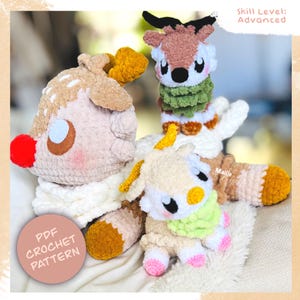 Puede incluir: Tres juguetes de peluche de ganchillo: un ciervo, una cabra y una criatura parecida a un ciervo. El ciervo tiene una nariz roja y manchas marrones. La cabra tiene pies rosas y una bufanda verde. El texto "PDF Crochet Pattern" es visible.