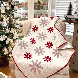 Peppermint Snowflakes | PDF Quilt Pattern | the Pattern Basket - Etsy