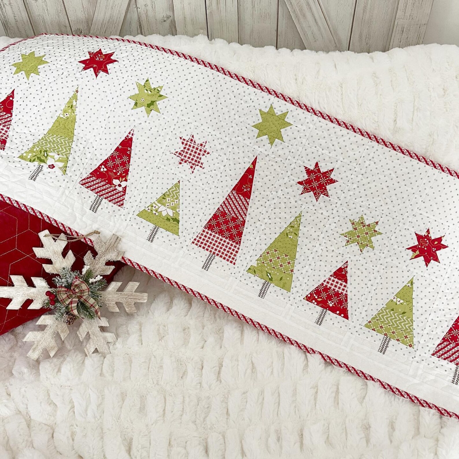 Christmas Tree Table Runner | Snowy Pines Table Runner PDF | the ...