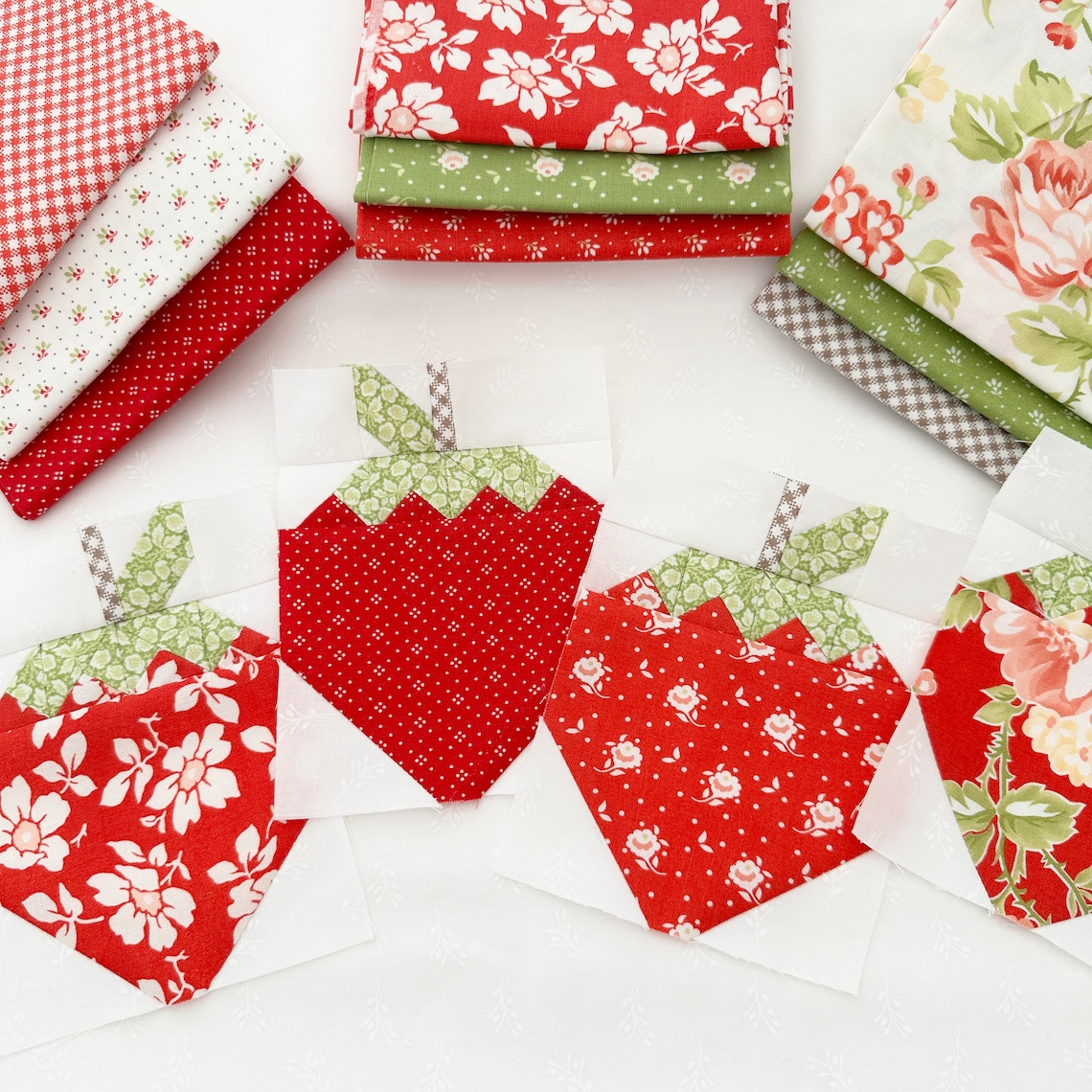 Strawberry Social Mini | PDF Quilt Pattern | the Pattern Basket - Etsy