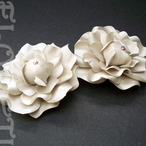 Audrey Gardenia Shoe Clips Accessories in Seashell Beige
