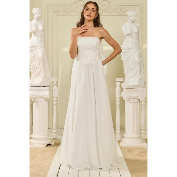 green emerald velvet dress Coastal Breeze Floral Strapless Dress | White Flowy Style main image 0