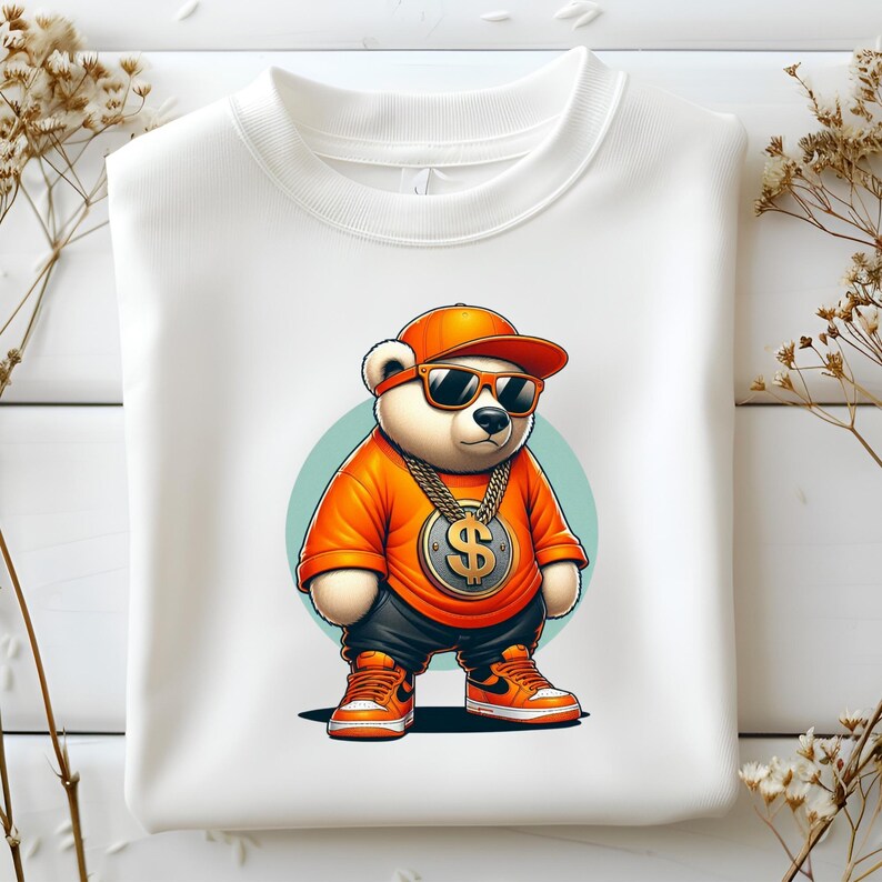 Puede incluir: Un oso polar blanco que lleva una camisa naranja brillante, una cadena de oro con un colgante de signo de d&oacute;lar, una gorra de b&eacute;isbol roja y gafas de sol. El oso est&aacute; de pie sobre un c&iacute;rculo azul claro.