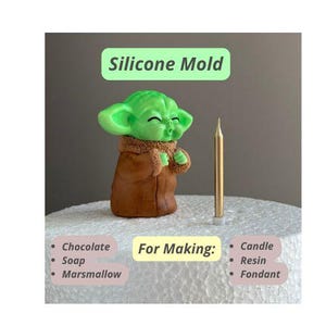 Puede incluir: Un molde de silicona verde con forma de personaje con orejas grandes, que lleva un abrigo marrón. Una vela dorada está junto a la figura. El texto de la imagen dice "Silicone Mold" y "For Making: Chocolate, Soap, Marshmallow, Candle, Resin, Fondant."
