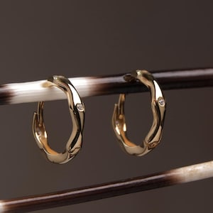 Gold Twist Zircon Stone Earring, Mothers Day Gift, 14k, 18k Solid Gold Earring, Minimalist Jewelry, Womens Day Gift, Gift For Her, Huggies