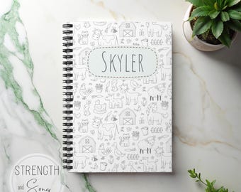 Cuaderno espiral personalizado con garabatos de granja gris - Diario personalizado, portada para colorear, 118 páginas rayadas (59 hojas), bolsillo para documentos, compacto