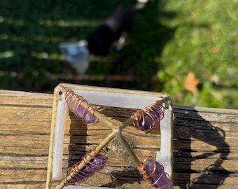 Pirámide de cobre cristalino