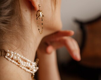 Modern Asymmetrical Pearl Choker & Mono Earring Set – Unique Bridal Jewelry, Statement Pearl Necklace, Fashion-Forward Wedding Accessory
