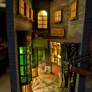 Kit de coin bibliothèque Knockturn Alley scène de bricolage ruelle de sorcier Mini ville inspiré des extras inclus cadeau de Noël Kit de coin bibliothèque bricolage miniature