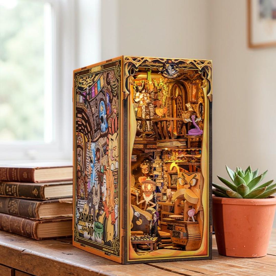 Fantastic Animal Common Room Book Nook Kit, Rolife Style DIY 3D