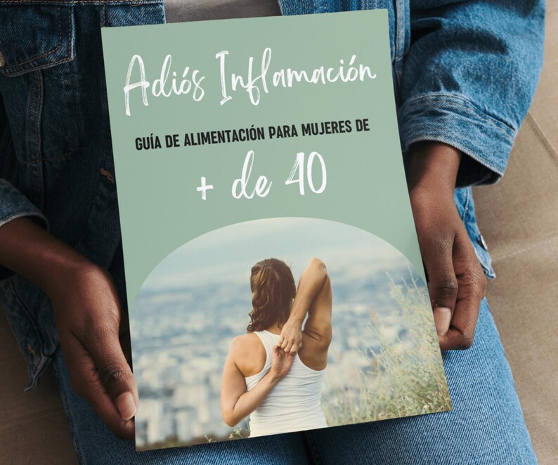 May include: A green and white guide titled "Adi&oacute;s Inflamaci&oacute;n Gu&iacute;a de Alimentaci&oacute;n para Mujeres de + de 40" with a woman in a white tank top stretching in the background.