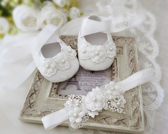 Taufschuhe mit Perlen Gänseblümchen und Spitzenhaarband