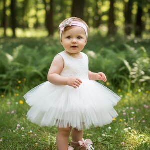 Chaussures bébé en velours roses, détails strass, chaussures de soirée image 4