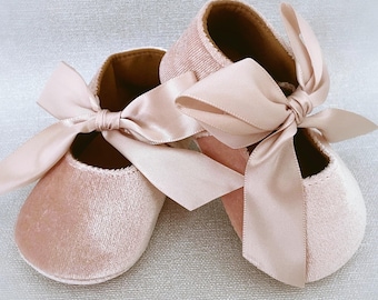 Chaussures bébé en velours rose, chaussures baptême First Walker