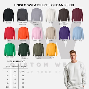 Puede incluir: Exhibici&oacute;n de sudaderas unisex Gildan 18000 en varios colores: negro, gris oscuro, gris deportivo, blanco, chocolate oscuro, granate, rojo, naranja, rosa claro, arena, morado, azul claro, verde irland&eacute;s, verde bosque, verde militar y dorado. Medidas en cm.