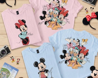 Camiseta retrô personalizada com as assinaturas do Mickey e seus amigos em ambos os lados, camiseta mágica, camiseta de férias na Disney 2026, camiseta da Disneyworld, camiseta clássica da Disney