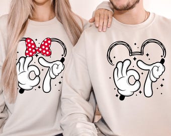 Moletom Disney Mickey e Minnie Seis Sete Meme, Moletom Divertido e Moderno com o Número Seis Sete, Moletom Mickey e Minnie Casal 67 para Festa de Fim de Ano