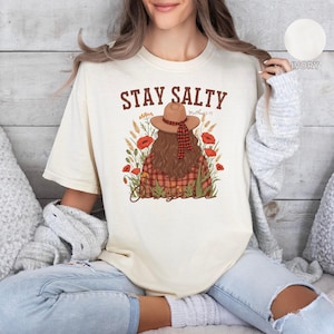 Koszulka Stay Salty Cowgirl Comfort Colors®, koszulka Christian Cowgirl Era, inspirowana, estetyka westernu, modna koszulka, koszulka Country Boho