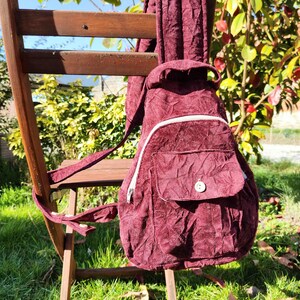 sling bag en velours côtelé bordeaux effet froissé, avec bandoulière réglable