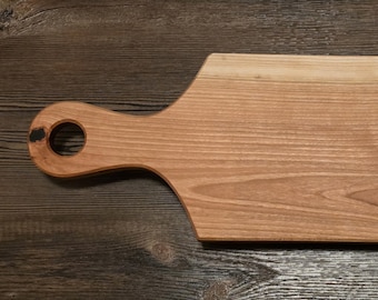 Tagliere da portata artigianale con bordo vivo in ciliegio - Salumi, formaggi, pane