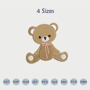 Puede incluir: Diseño de oso de peluche bordado en marrón claro con un lazo rosa. La imagen incluye el texto "4 Tamaños" en la parte superior. Debajo del oso hay abreviaturas de formatos de archivo: DST, EXP, HUS, JEF, PES, Vp3, XXX, PCS, EMD.