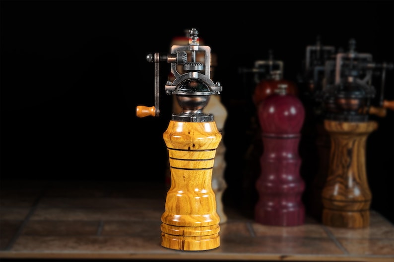 Pepper Mill Grinders Antique Anti_Pep_Movingui_WD