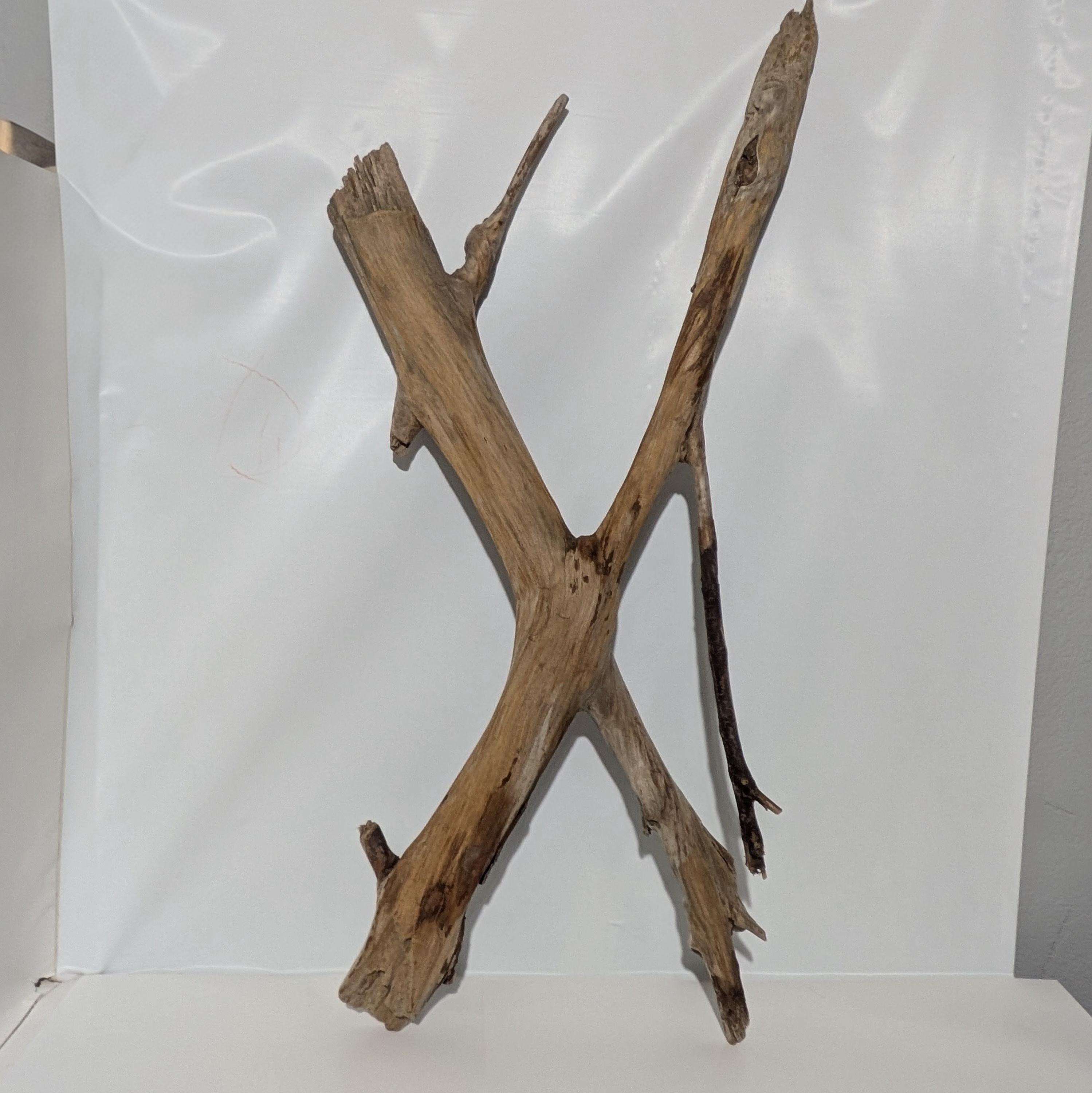 特大「X」字型流木彫刻：素朴な自然アート 38x19x5インチ - Etsy 日本