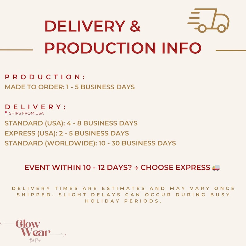 Op de afbeelding: Een informatieve afbeelding met donkerrode tekst op een lichte achtergrond getiteld DELIVERY & PRODUCTION INFO. Het bevat productietijden van 1 tot 5 werkdagen, verzendopties voor de VS en internationale levertijden, inclusief een vrachtwagenicoon.